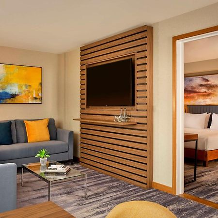 Doubletree By Hilton Lincoln Hotell Exteriör bild
