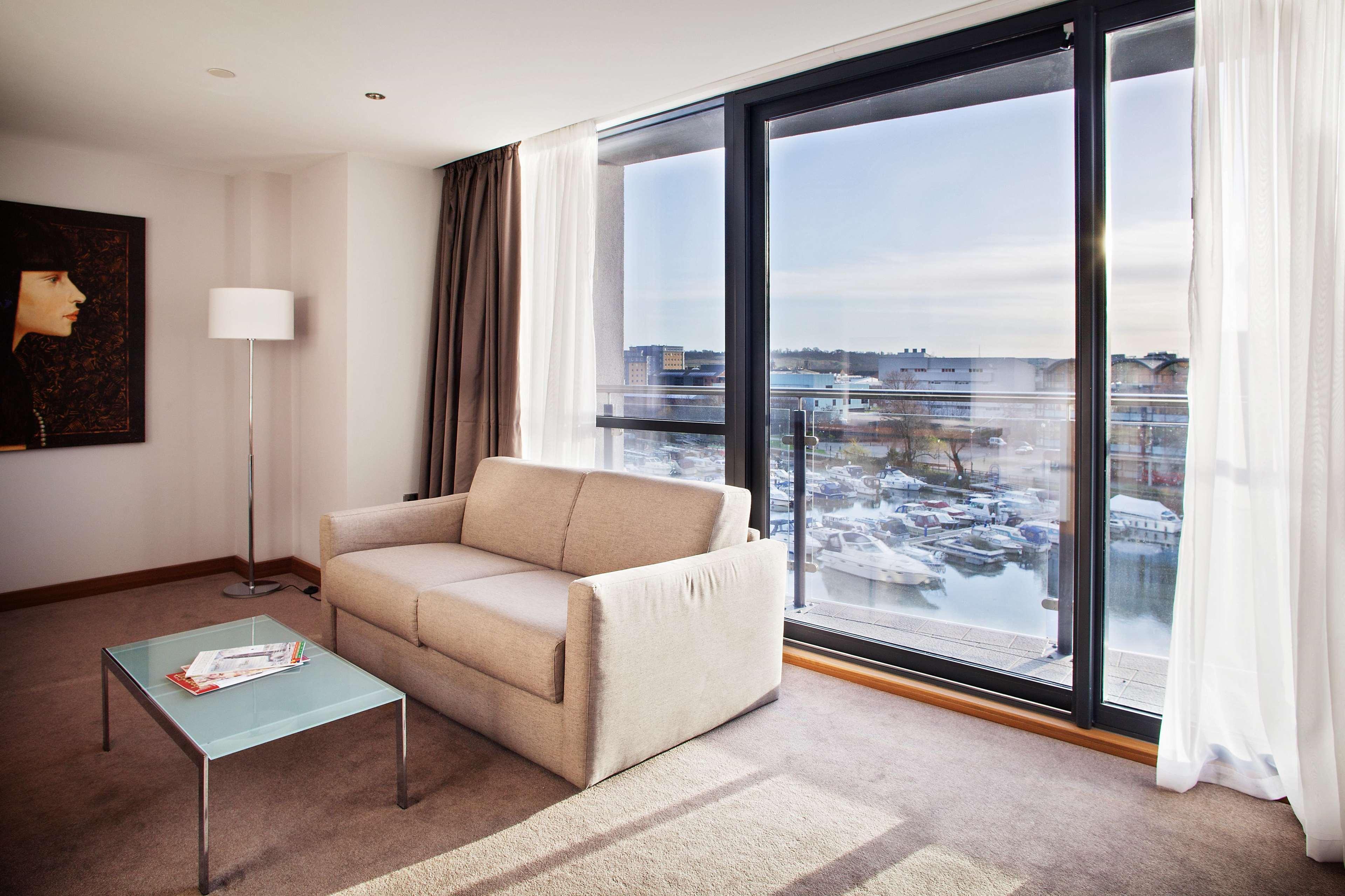 Doubletree By Hilton Lincoln Hotell Exteriör bild