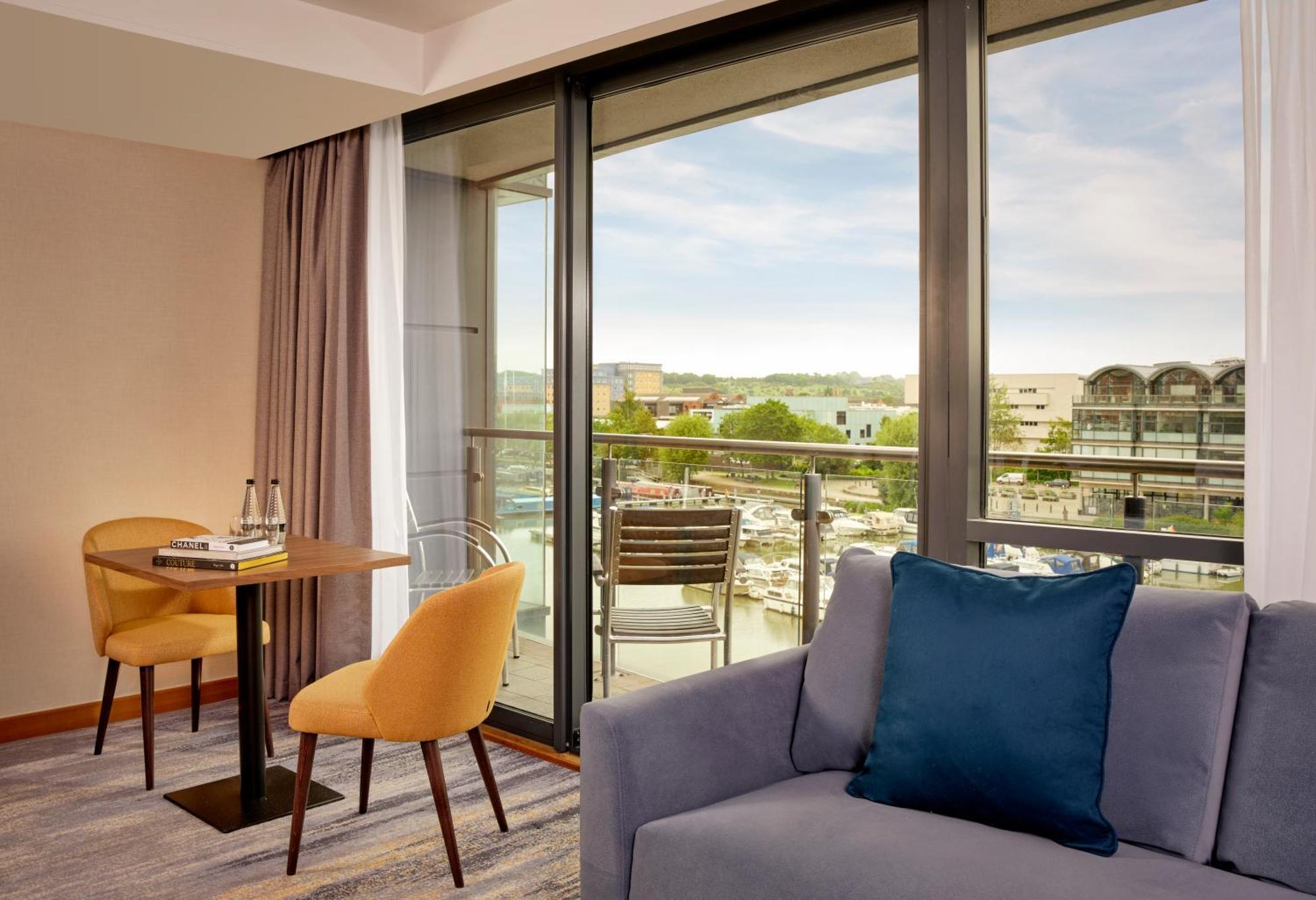 Doubletree By Hilton Lincoln Hotell Exteriör bild