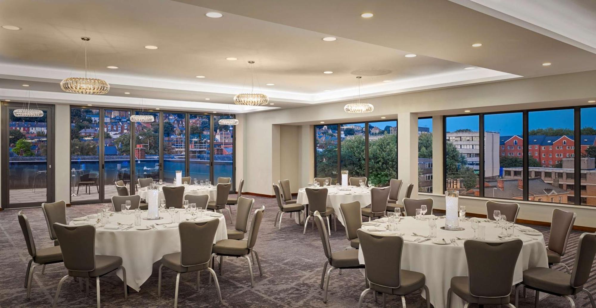 Doubletree By Hilton Lincoln Hotell Exteriör bild