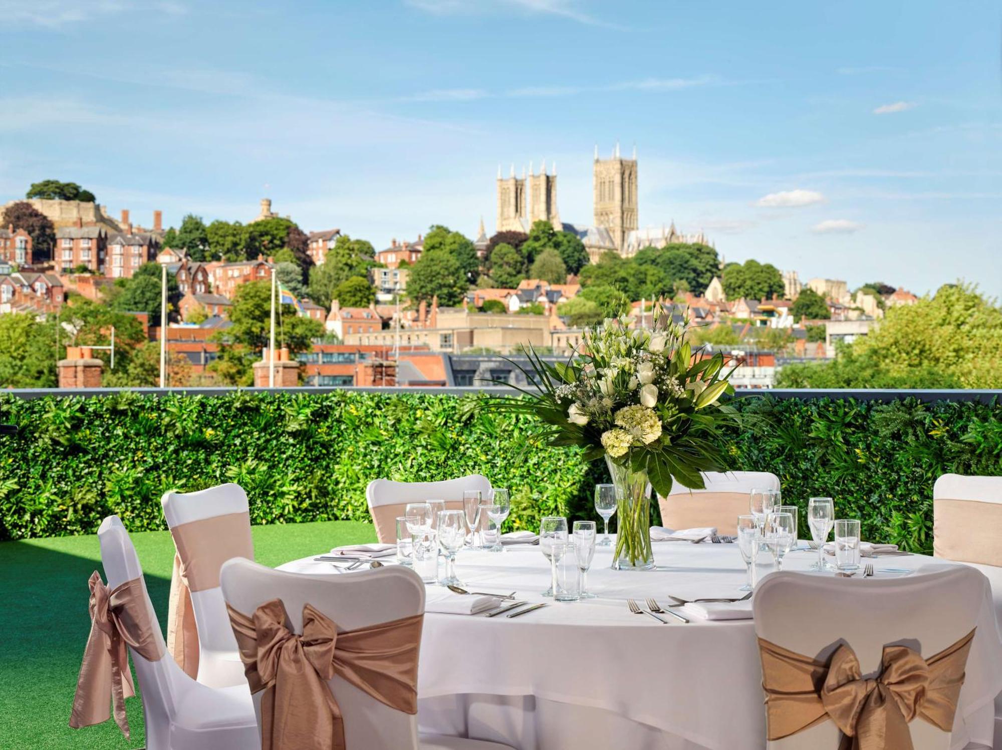 Doubletree By Hilton Lincoln Hotell Exteriör bild