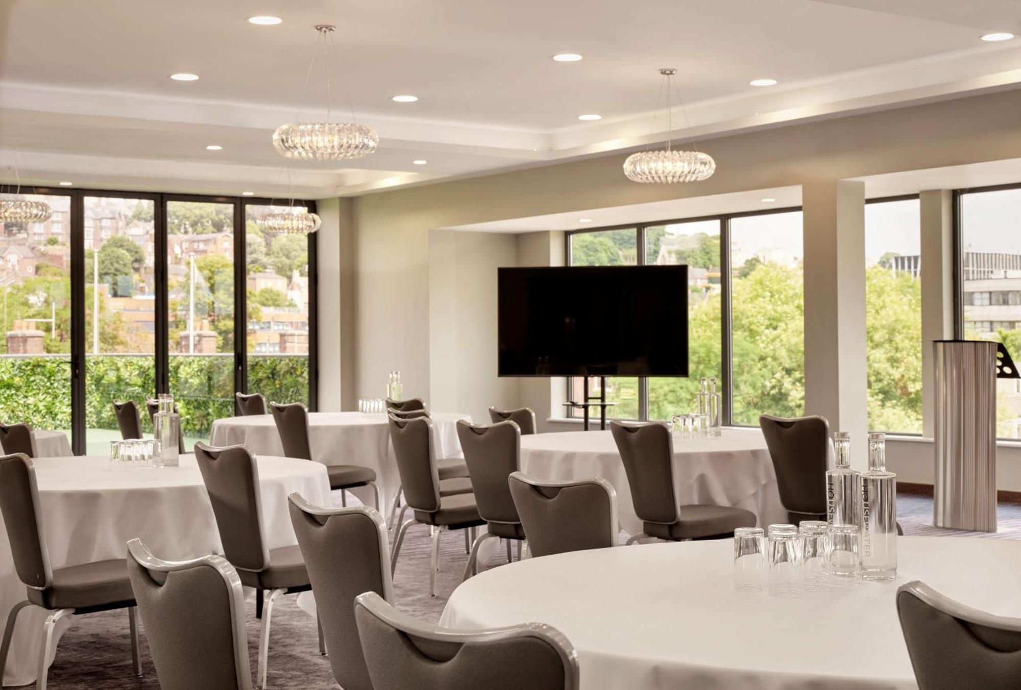 Doubletree By Hilton Lincoln Hotell Exteriör bild