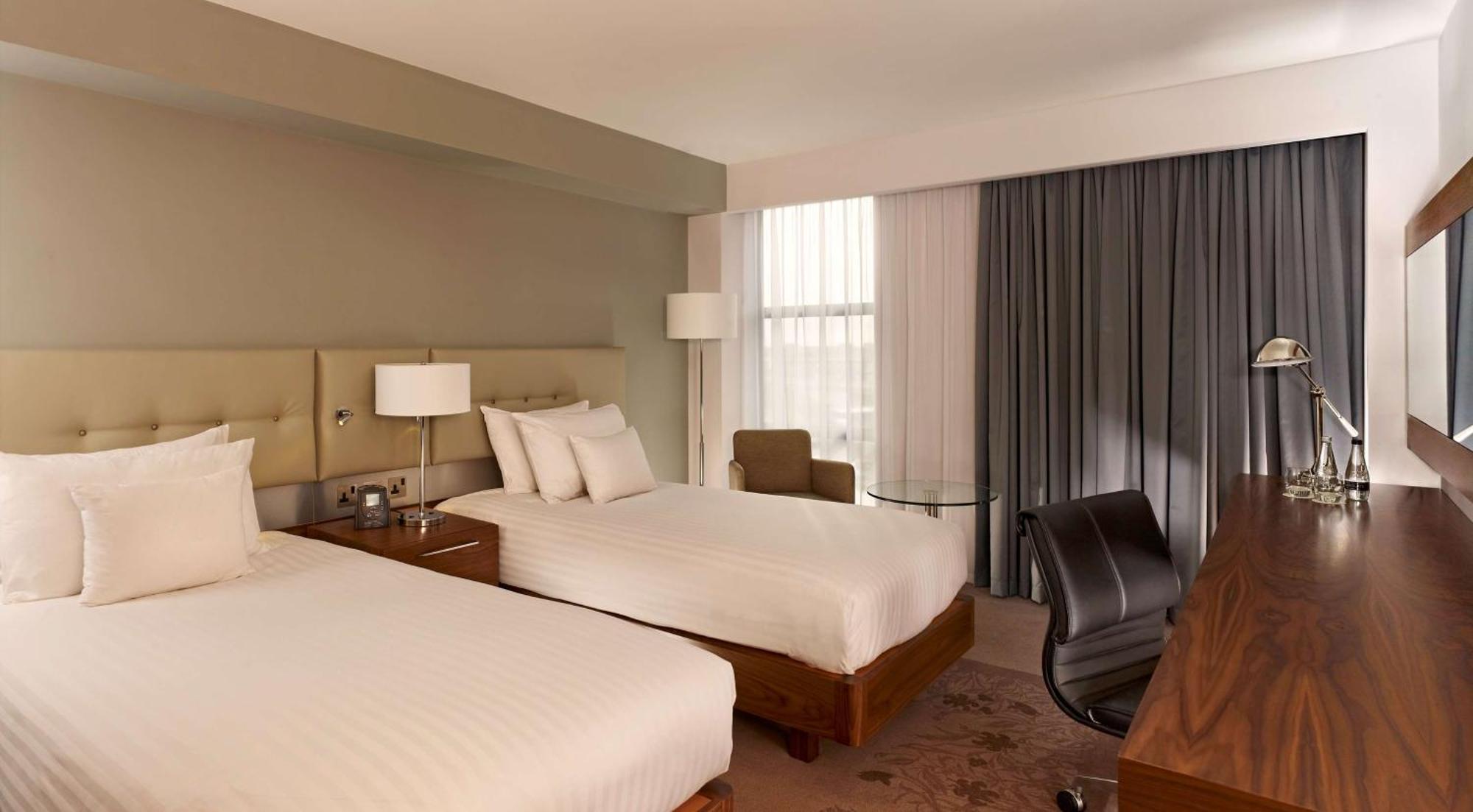 Doubletree By Hilton Lincoln Hotell Exteriör bild