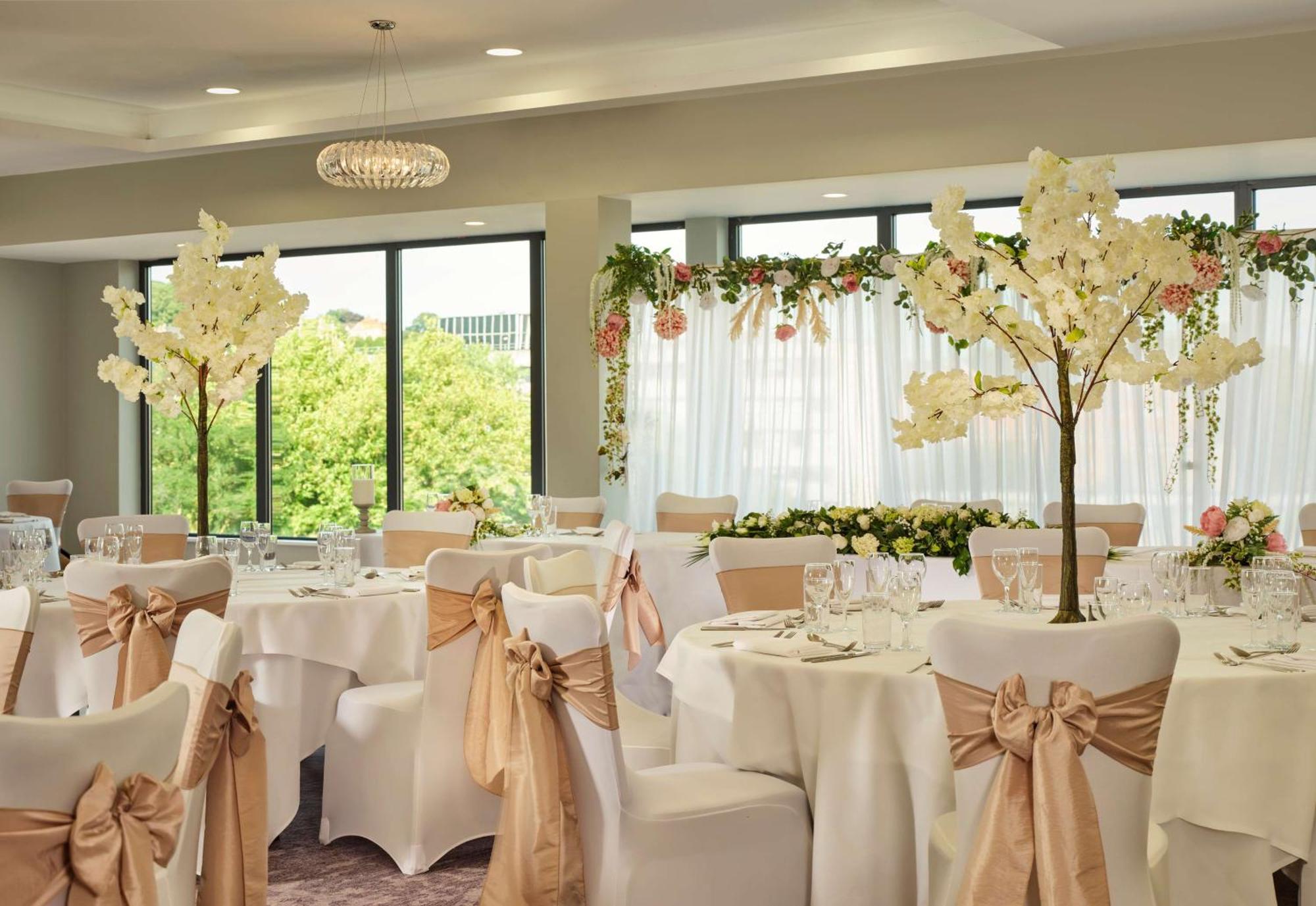 Doubletree By Hilton Lincoln Hotell Exteriör bild
