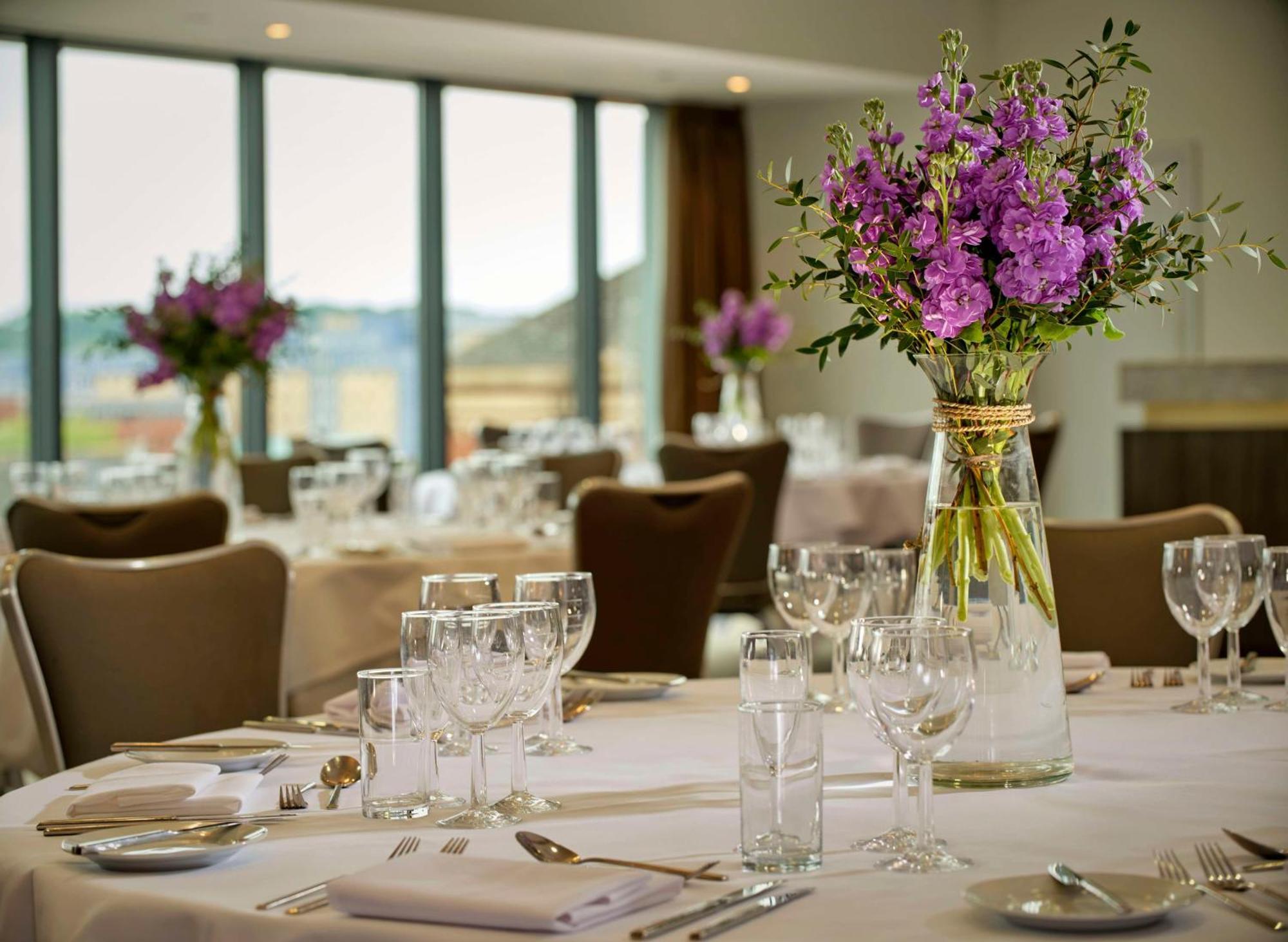 Doubletree By Hilton Lincoln Hotell Exteriör bild