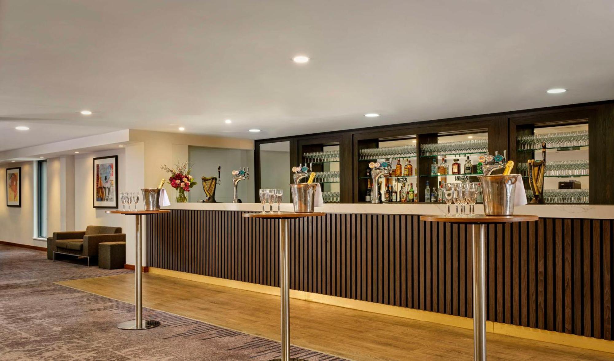Doubletree By Hilton Lincoln Hotell Exteriör bild